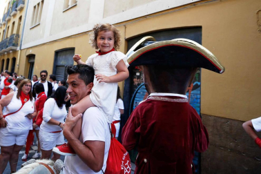 Fotos del recorrido de los gigantes y cabezudos de Pamplona del día 9 de julio de San Fermín 2019