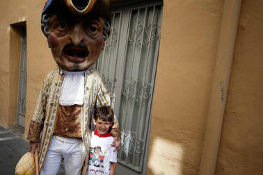 Fotos del recorrido de los gigantes y cabezudos de Pamplona del día 9 de julio de San Fermín 2019