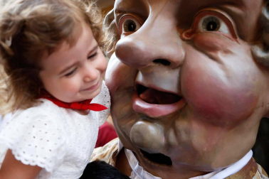 Fotos del recorrido de los gigantes y cabezudos de Pamplona del día 9 de julio de San Fermín 2019