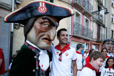 Fotos del recorrido de los gigantes y cabezudos de Pamplona del día 9 de julio de San Fermín 2019