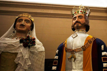 Fotos del recorrido de los gigantes y cabezudos de Pamplona del día 9 de julio de San Fermín 2019