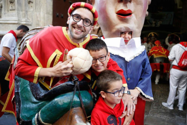 Fotos del recorrido de los gigantes y cabezudos de Pamplona del día 9 de julio de San Fermín 2019