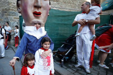 Fotos del recorrido de los gigantes y cabezudos de Pamplona del día 9 de julio de San Fermín 2019