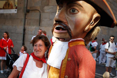 Fotos del recorrido de los gigantes y cabezudos de Pamplona del día 9 de julio de San Fermín 2019