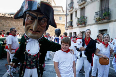 Fotos del recorrido de los gigantes y cabezudos de Pamplona del día 9 de julio de San Fermín 2019
