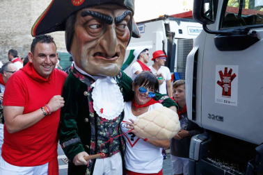 Fotos del recorrido de los gigantes y cabezudos de Pamplona del día 9 de julio de San Fermín 2019