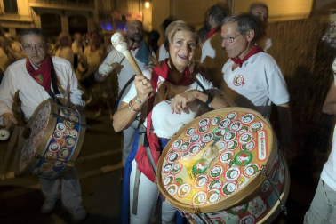 Puntuales como siempre, a las 23.59 del jueves 11 de julio, Pamplona volvió a sentir el vibrar sonoro del Struendo de Iruña, un acto no recogido en el programa pero de gran aceptación popular.