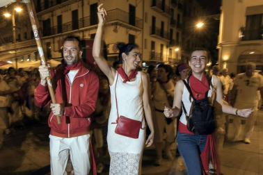Puntuales como siempre, a las 23.59 del jueves 11 de julio, Pamplona volvió a sentir el vibrar sonoro del Struendo de Iruña, un acto no recogido en el programa pero de gran aceptación popular.