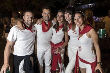 Puntuales como siempre, a las 23.59 del jueves 11 de julio, Pamplona volvió a sentir el vibrar sonoro del Struendo de Iruña, un acto no recogido en el programa pero de gran aceptación popular.