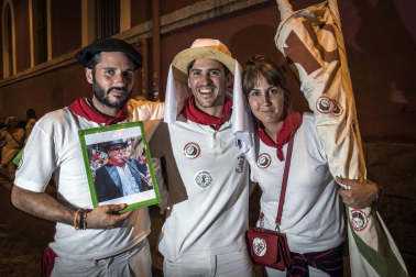 Puntuales como siempre, a las 23.59 del jueves 11 de julio, Pamplona volvió a sentir el vibrar sonoro del Struendo de Iruña, un acto no recogido en el programa pero de gran aceptación popular.
