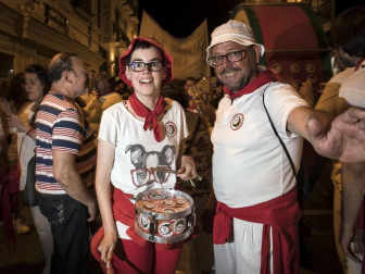 Puntuales como siempre, a las 23.59 del jueves 11 de julio, Pamplona volvió a sentir el vibrar sonoro del Struendo de Iruña, un acto no recogido en el programa pero de gran aceptación popular.