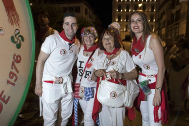 Puntuales como siempre, a las 23.59 del jueves 11 de julio, Pamplona volvió a sentir el vibrar sonoro del Struendo de Iruña, un acto no recogido en el programa pero de gran aceptación popular.