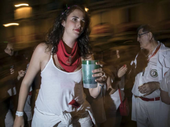 Puntuales como siempre, a las 23.59 del jueves 11 de julio, Pamplona volvió a sentir el vibrar sonoro del Struendo de Iruña, un acto no recogido en el programa pero de gran aceptación popular.