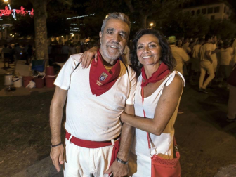 Puntuales como siempre, a las 23.59 del jueves 11 de julio, Pamplona volvió a sentir el vibrar sonoro del Struendo de Iruña, un acto no recogido en el programa pero de gran aceptación popular.