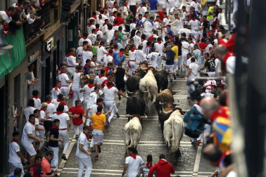 Imágenes del séptimo encierro de los Sanfermines 2019 protagonizado por toros de La Palmosilla.