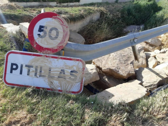 Los alcaldes de once de los catorce municipios incluidos en la zona catastrófica por las lluvias torrenciales y las riadas en la Zona Media se centraban en las trabas que el departamento de Medio Ambiente viene poniendo al arreglo de los barrancos y la limpieza del cauce de los ríos.