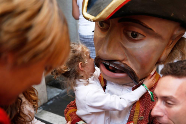 Fotos del recorrido de los gigantes y cabezudos de Pamplona del día 9 de julio de San Fermín 2019