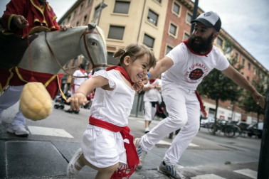 Fotos del recorrido de los gigantes y cabezudos de Pamplona del día 9 de julio de San Fermín 2019