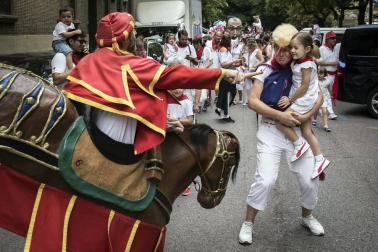 Fotos del recorrido de los gigantes y cabezudos de Pamplona del día 9 de julio de San Fermín 2019