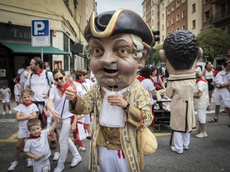 Fotos del recorrido de los gigantes y cabezudos de Pamplona del día 9 de julio de San Fermín 2019