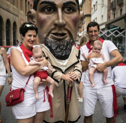 Fotos del recorrido de los gigantes y cabezudos de Pamplona del día 9 de julio de San Fermín 2019