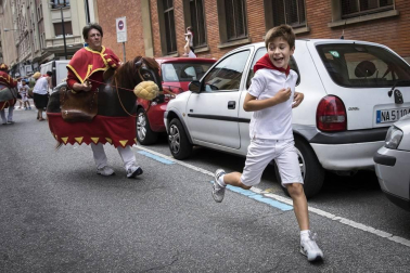 Fotos del recorrido de los gigantes y cabezudos de Pamplona del día 9 de julio de San Fermín 2019