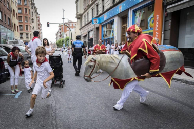 Fotos del recorrido de los gigantes y cabezudos de Pamplona del día 9 de julio de San Fermín 2019