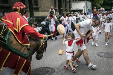 Fotos del recorrido de los gigantes y cabezudos de Pamplona del día 9 de julio de San Fermín 2019