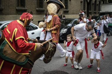 Fotos del recorrido de los gigantes y cabezudos de Pamplona del día 9 de julio de San Fermín 2019