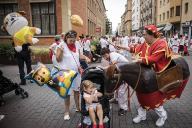 Fotos del recorrido de los gigantes y cabezudos de Pamplona del día 9 de julio de San Fermín 2019
