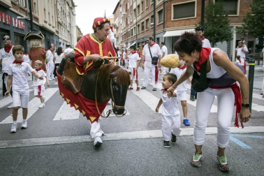 Fotos del recorrido de los gigantes y cabezudos de Pamplona del día 9 de julio de San Fermín 2019