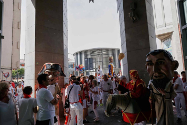 Fotos del recorrido de los gigantes y cabezudos de Pamplona del día 9 de julio de San Fermín 2019