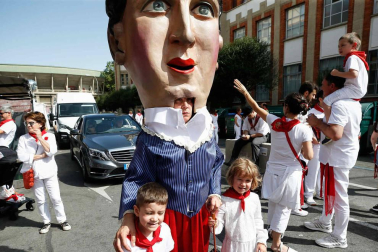 Fotos del recorrido de los gigantes y cabezudos de Pamplona del día 9 de julio de San Fermín 2019