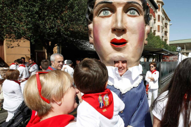 Fotos del recorrido de los gigantes y cabezudos de Pamplona del día 9 de julio de San Fermín 2019