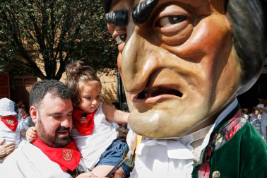 Fotos del recorrido de los gigantes y cabezudos de Pamplona del día 9 de julio de San Fermín 2019