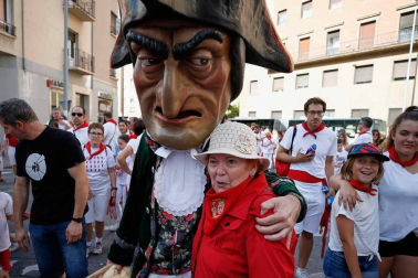 Fotos del recorrido de los gigantes y cabezudos de Pamplona del día 9 de julio de San Fermín 2019