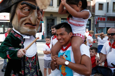 Fotos del recorrido de los gigantes y cabezudos de Pamplona del día 9 de julio de San Fermín 2019