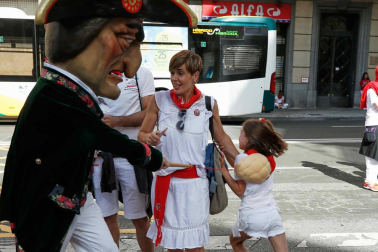 Fotos del recorrido de los gigantes y cabezudos de Pamplona del día 9 de julio de San Fermín 2019
