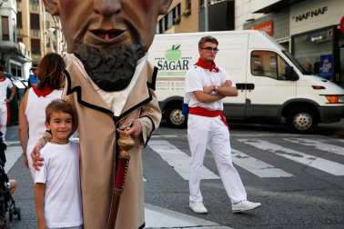 Fotos del recorrido de los gigantes y cabezudos de Pamplona del día 9 de julio de San Fermín 2019