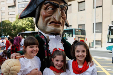 Fotos del recorrido de los gigantes y cabezudos de Pamplona del día 9 de julio de San Fermín 2019