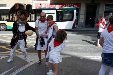 Fotos del recorrido de los gigantes y cabezudos de Pamplona del día 9 de julio de San Fermín 2019