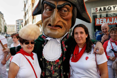 Fotos del recorrido de los gigantes y cabezudos de Pamplona del día 9 de julio de San Fermín 2019
