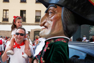 Fotos del recorrido de los gigantes y cabezudos de Pamplona del día 9 de julio de San Fermín 2019