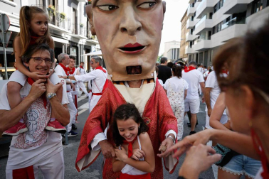 Fotos del recorrido de los gigantes y cabezudos de Pamplona del día 9 de julio de San Fermín 2019