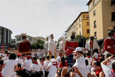 Fotos del recorrido de los gigantes y cabezudos de Pamplona del día 9 de julio de San Fermín 2019