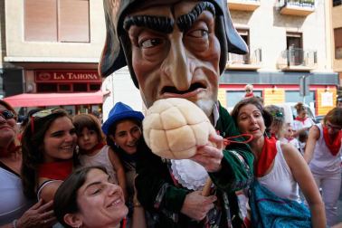Fotos del recorrido de los gigantes y cabezudos de Pamplona del día 9 de julio de San Fermín 2019