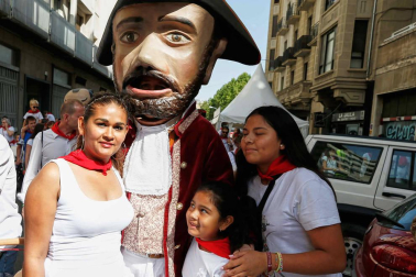 Fotos del recorrido de los gigantes y cabezudos de Pamplona del día 9 de julio de San Fermín 2019