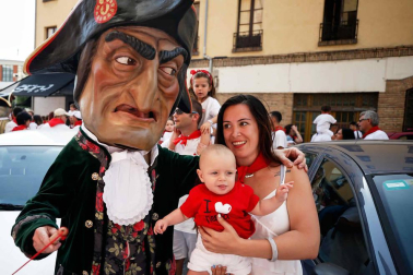 Fotos del recorrido de los gigantes y cabezudos de Pamplona del día 9 de julio de San Fermín 2019
