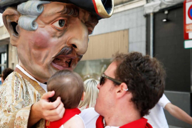 Fotos del recorrido de los gigantes y cabezudos de Pamplona del día 9 de julio de San Fermín 2019