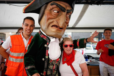 Fotos del recorrido de los gigantes y cabezudos de Pamplona del día 9 de julio de San Fermín 2019